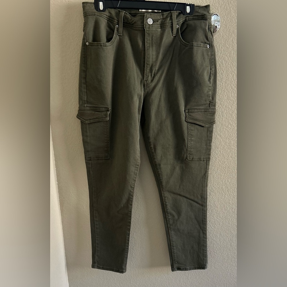 Levi's High Rise Skinny Ankle Jeans in Olive size 32